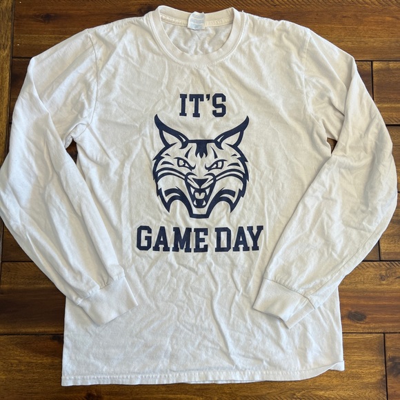 Other - Quinnipiac Bobcats Long Sleeve Tee, size small.